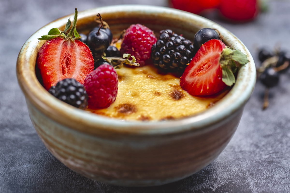 Iogurte assado é receita proteica para a dieta e leva apenas 3 ingredientes