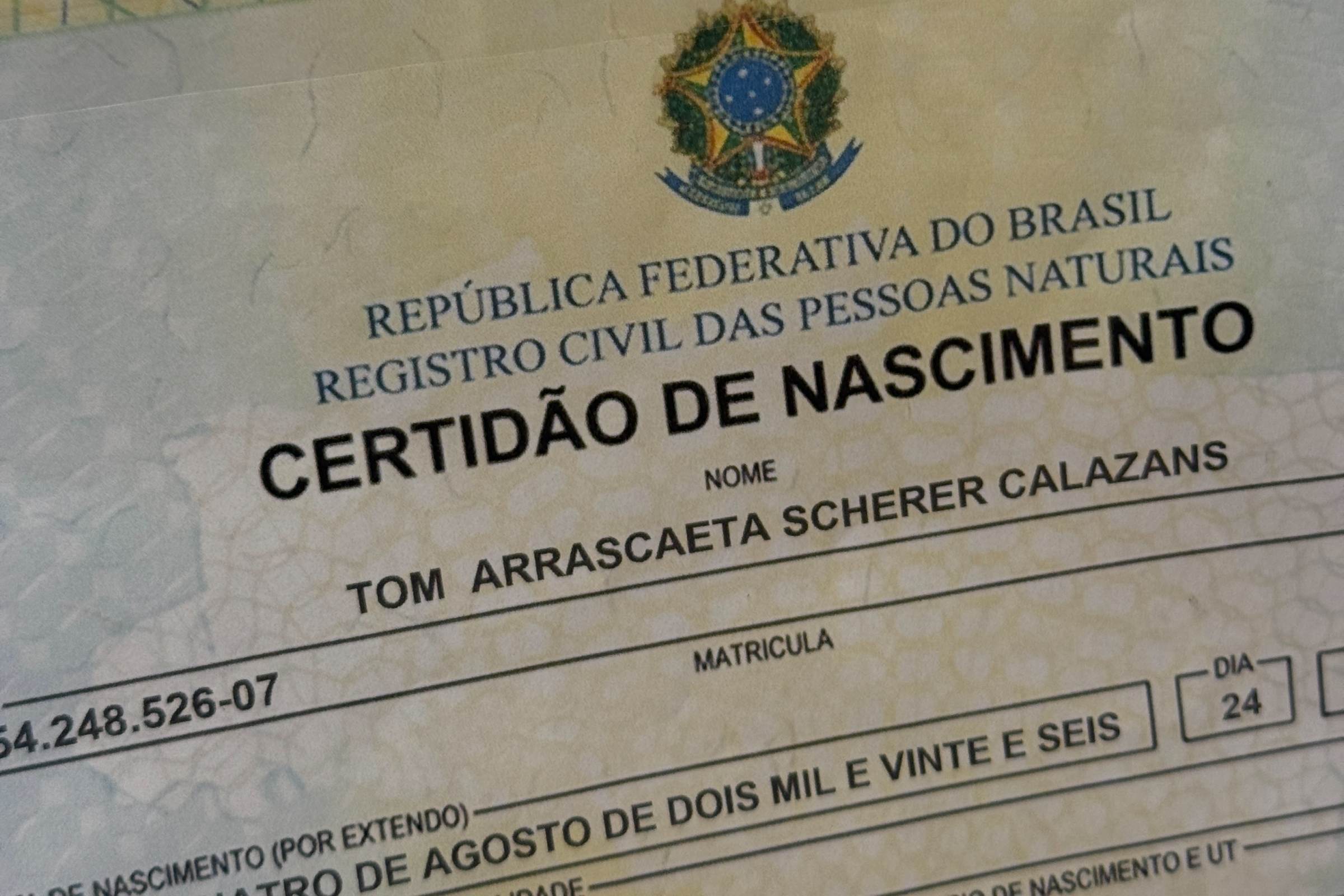 Marido de Isa Scherer trolla esposa ao "nomear" filho de Arrascaeta