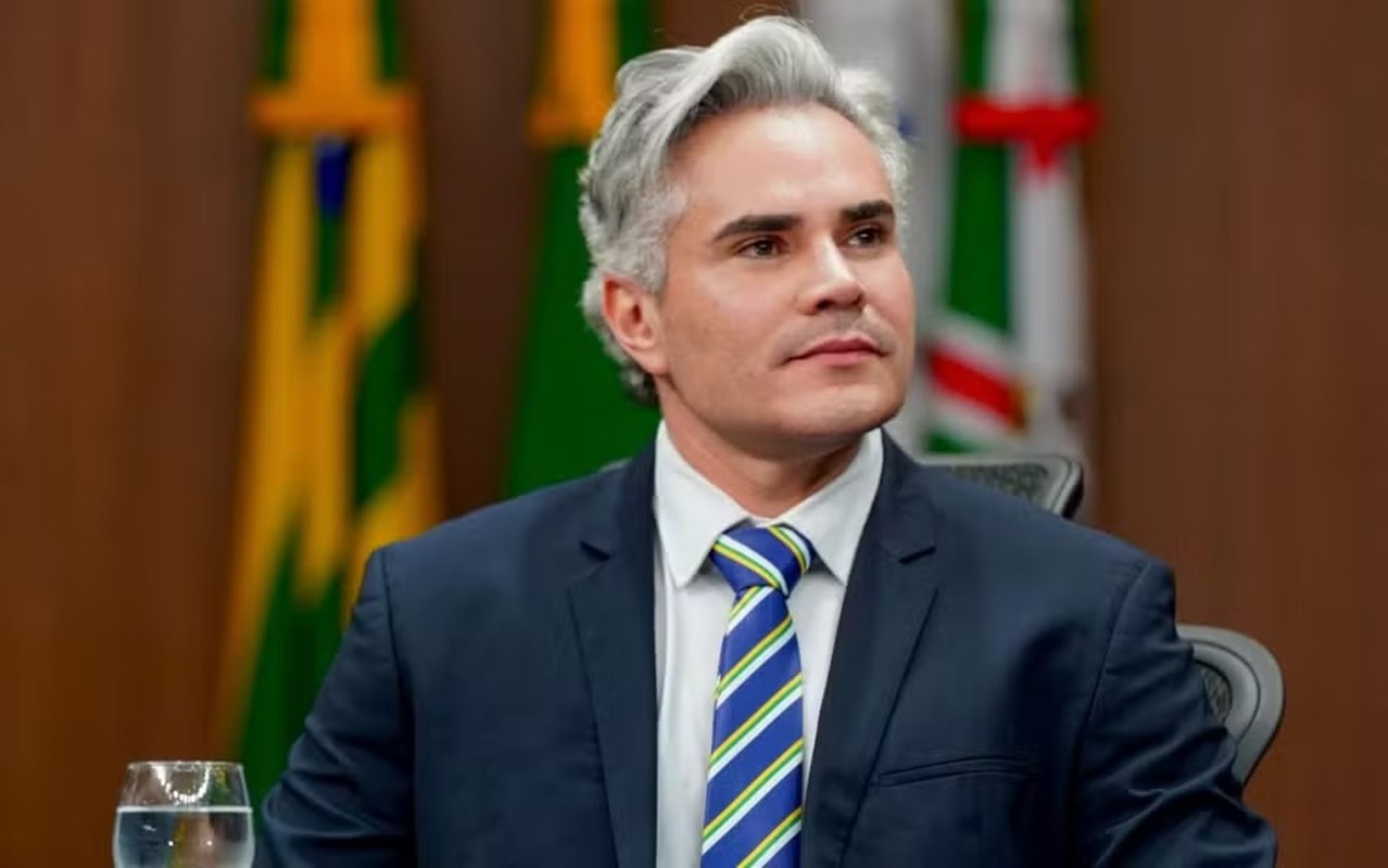 imagem colorida iure castro senado goias