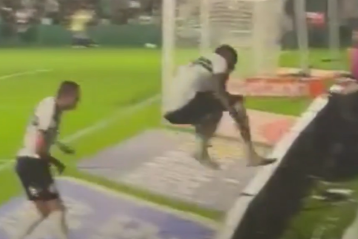 Jacy, do Coritiba, tranquiliza torcida após queda em túnel de acesso