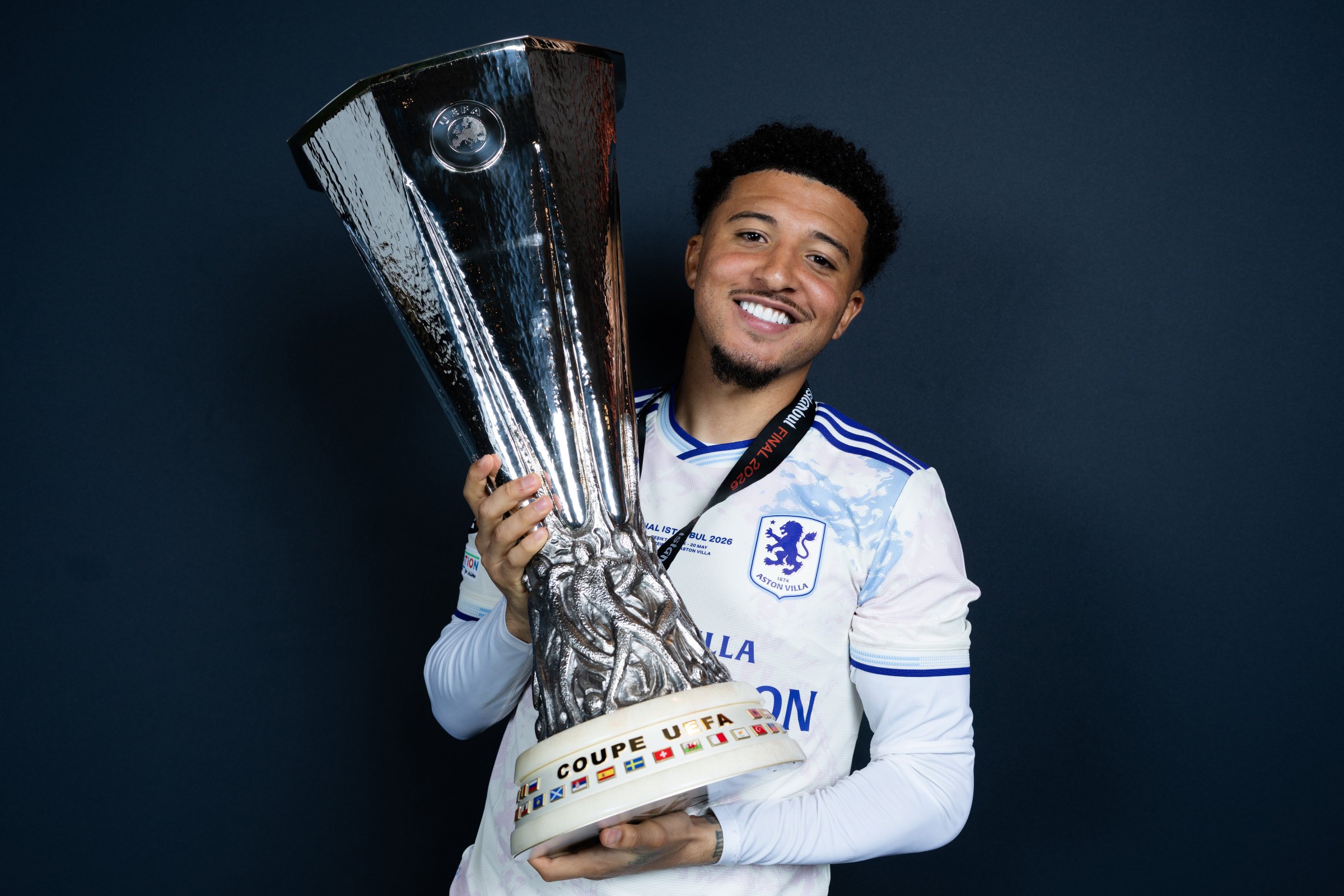 Jadon Sancho busca recuperação em clube da 10ª divisão após saída do Manchester United