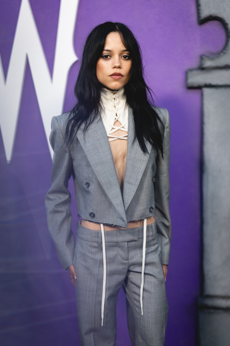 A atriz tem sido alvo de muitas críticas sobre sua aparência e fãs criam teorias sobre seu emagrecimento - Jenna Ortega