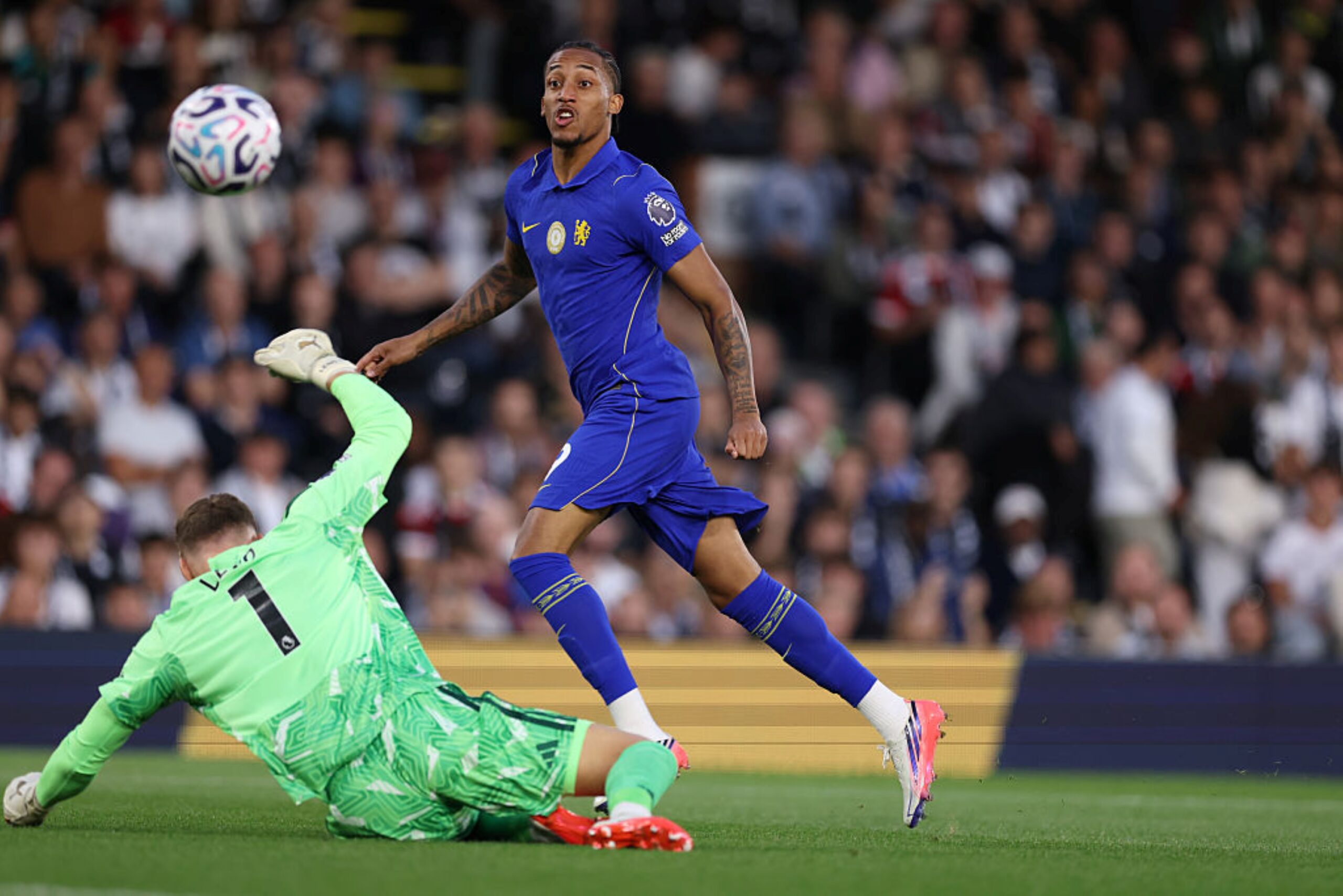 João Pedro faz gol com 31 segundos, em estreia com camisa 9 do Chelsea