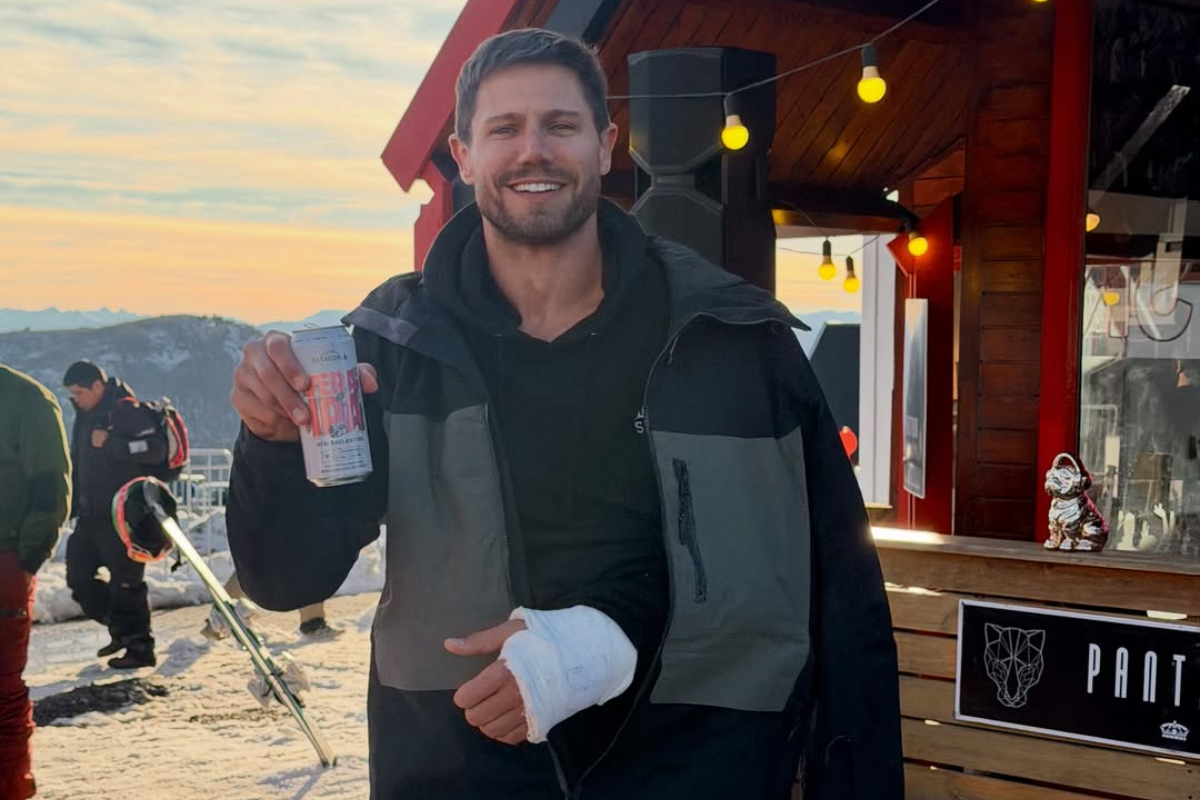Ex-BBB Jonas Sulzbach sofre fratura após acidente na neve