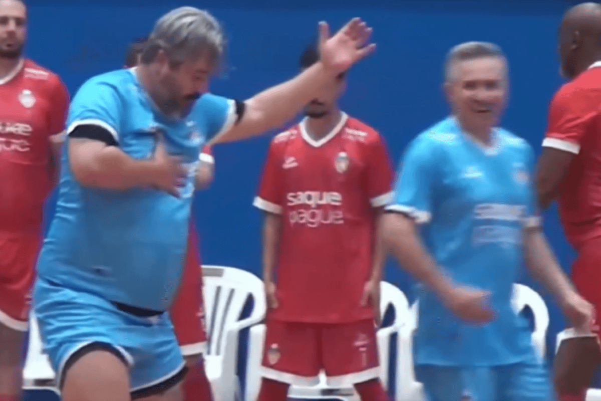 Ex-Grêmio, Douglas marca gol em jogo de futsal e provoca Internacional