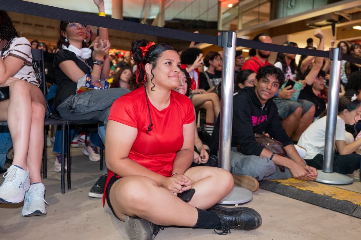 Júlia Urbano, 17 anos, é fãs de Naruto há uma década e teve a chance de conhecer o trio de dubladores