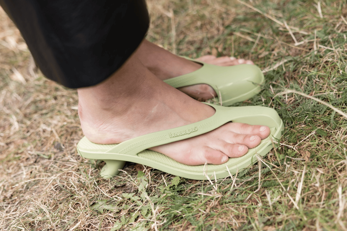 Havaianas lança saltos com dedão coberto em nova abordagem de clássico - QTU Questões do Universo