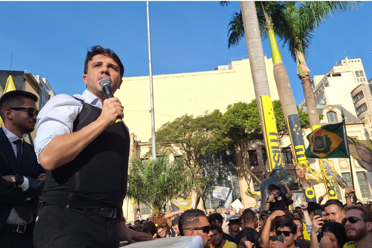 Renan Santos Inicia Campanha Presidencial com Foco na Luta pelo Brasil