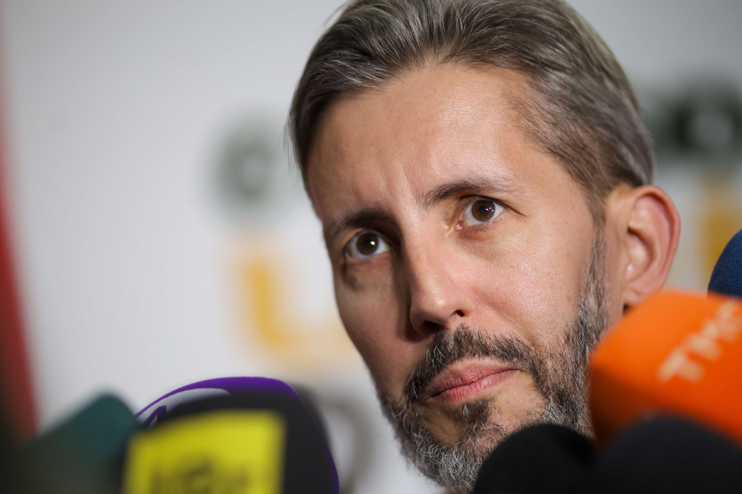 Leandro Grass promete ampliar políticas contra o feminicídio no DF