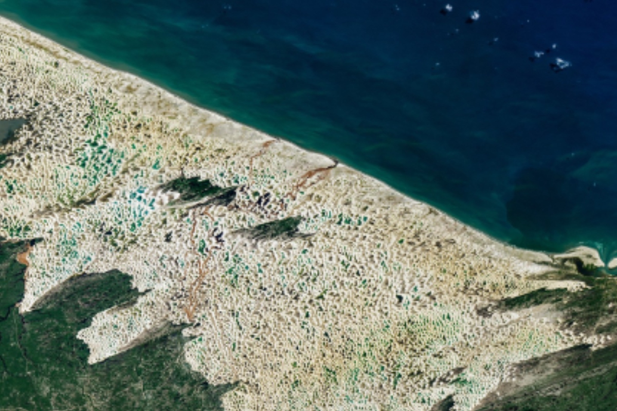 Nasa posta Lençóis Maranhenses vistos por satélite: "Deserto de água"