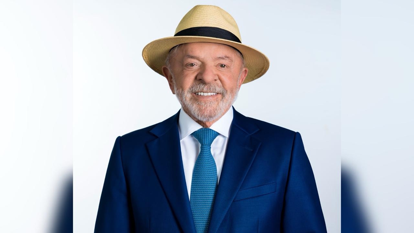 MPE não vê irregularidade em foto de Lula com chapéu