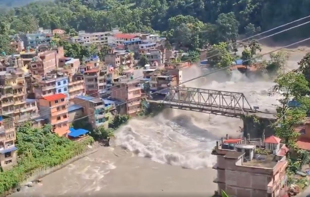 Enxurrada de lama no Nepal destroi vilarejos e causa "numerosas mortes" - QTU Questões do Universo