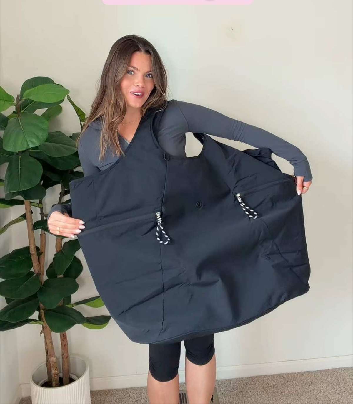 foto com cor. megabolsa da lululemon viraliza na web - metrópoles