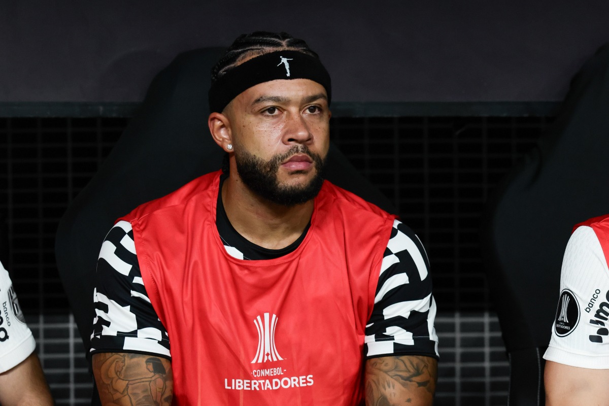 Corinthians fala em medidas contratuais após clipe de Memphis Depay
