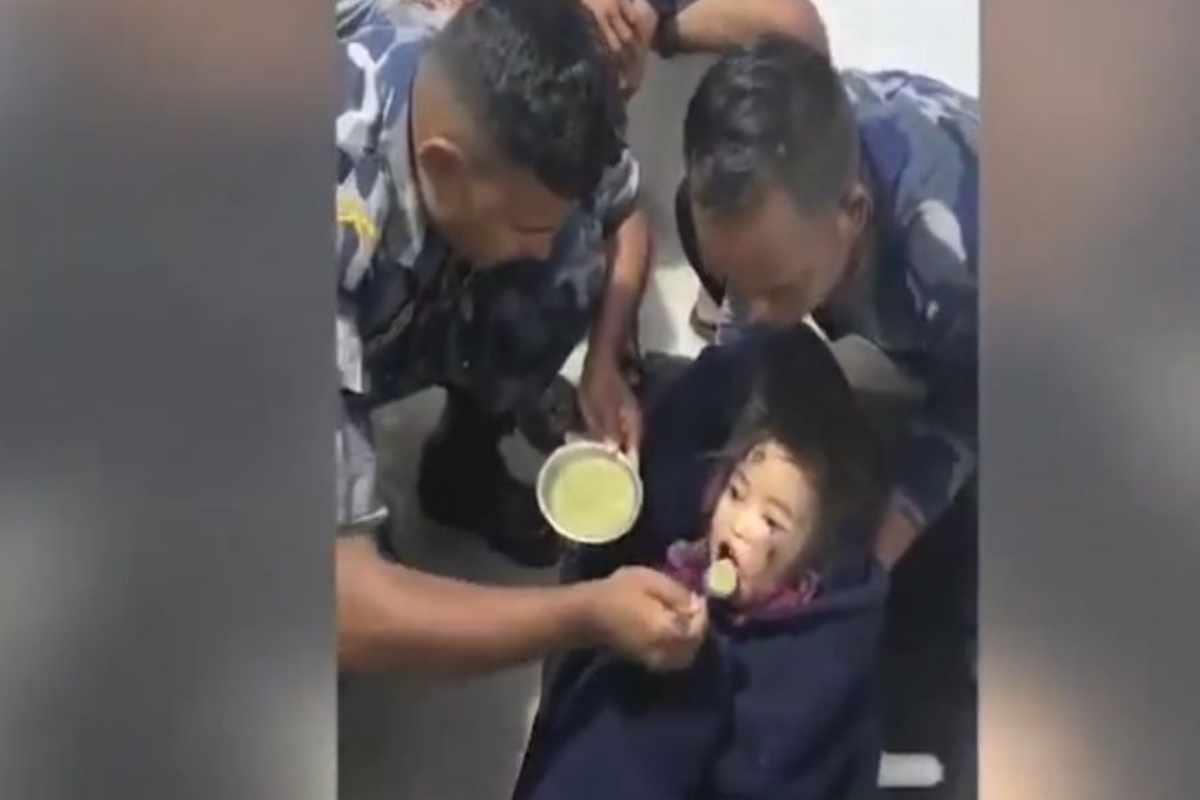 Tragédia no Nepal: menina de 6 anos é encontrada após passar 60h soterrada