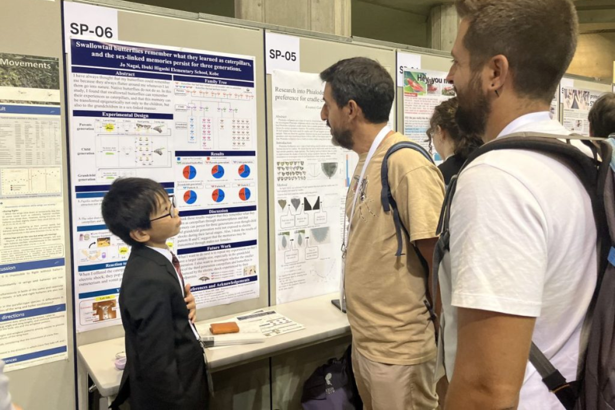 "Fiquei um pouco nervoso quando apresentei meu pôster na conferência de entomologia", disse o menino de 11 anos