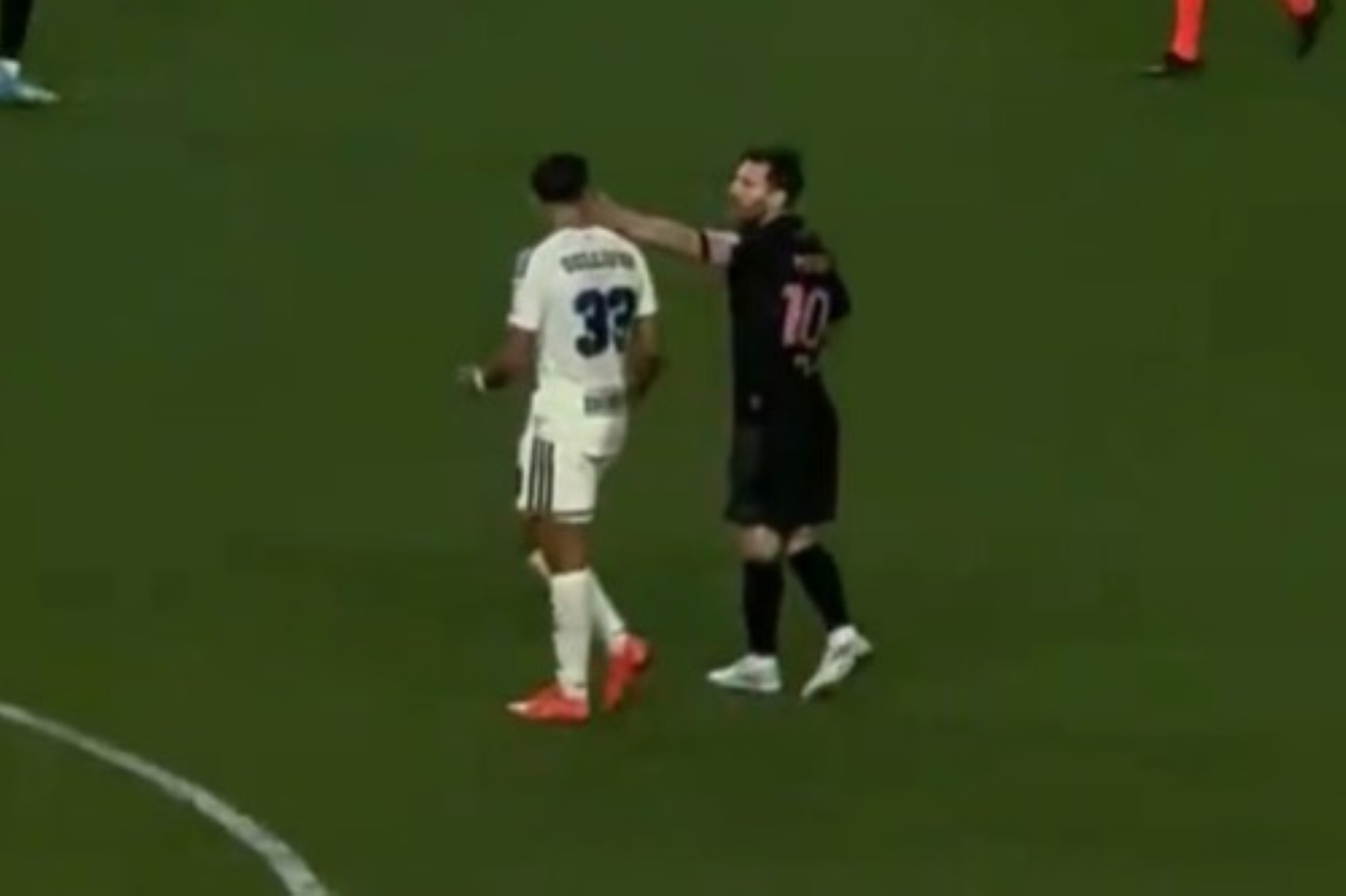 Lionel Messi dá tapa em adversário e gera confusão na MLS