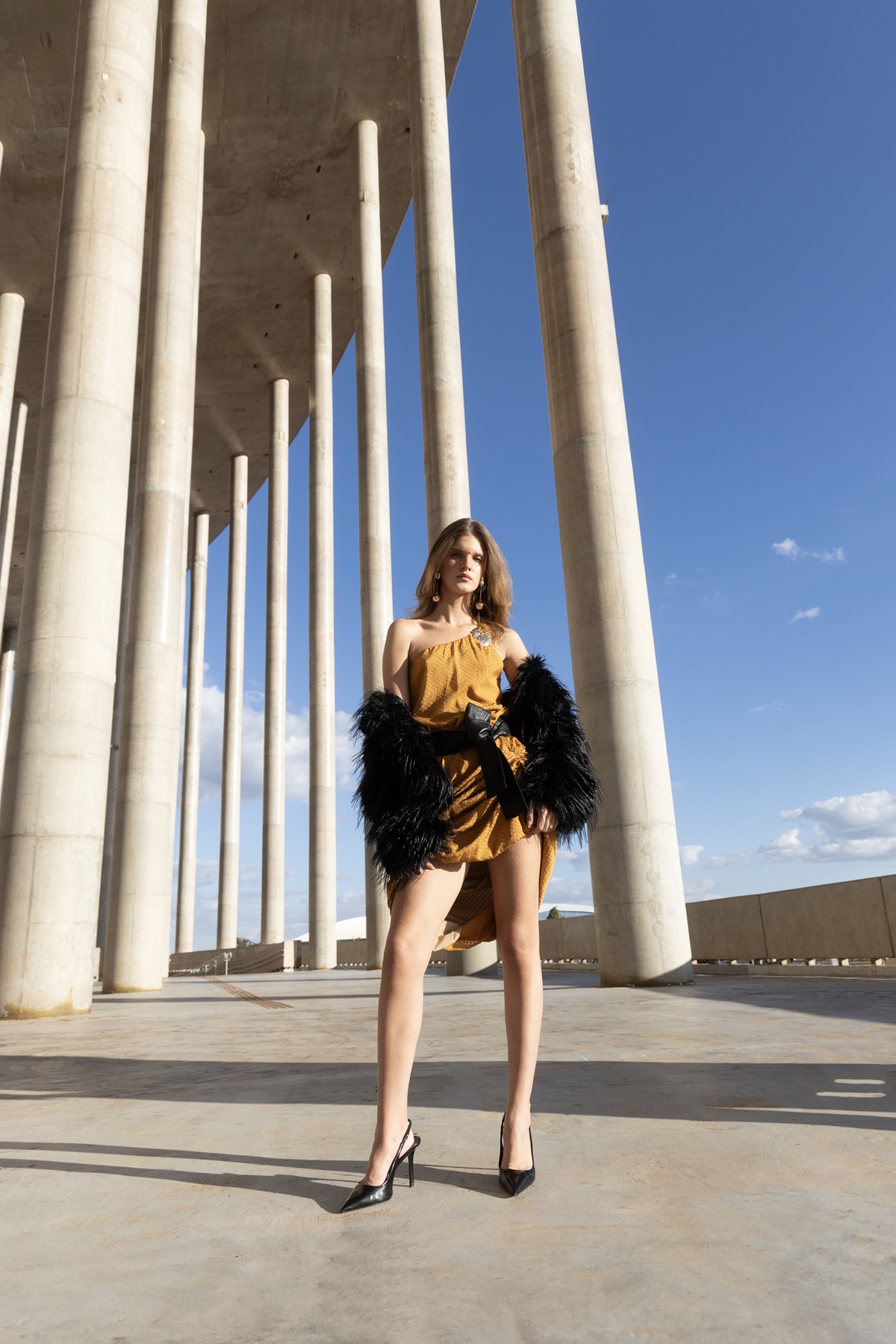 foto com cor. editorial de moda metrópoles catwalk - metrópoles