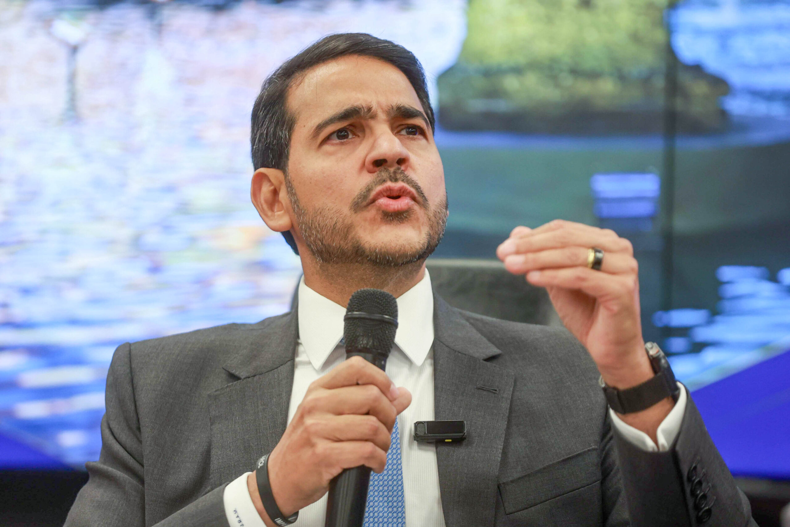 Sem citar PF, Messias defende atuação da AGU diante de crise institucional
