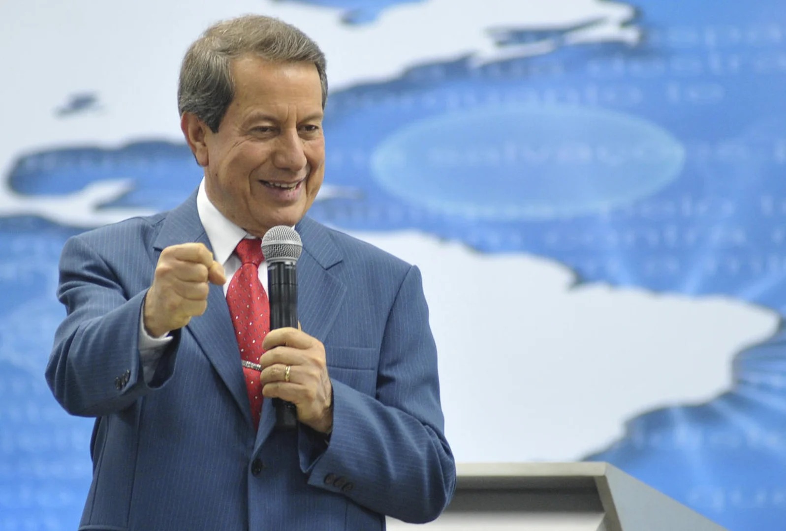 Onda bolsonarista impõe derrota histórica às grandes igrejas evangélicas