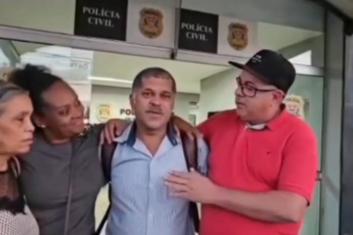 Motorista de ônibus é retirado à força por policiais em São Paulo