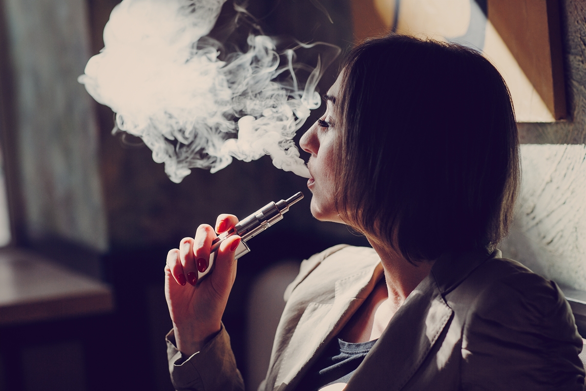Vanilina de cigarro eletrônico pode alterar células-tronco de embriões