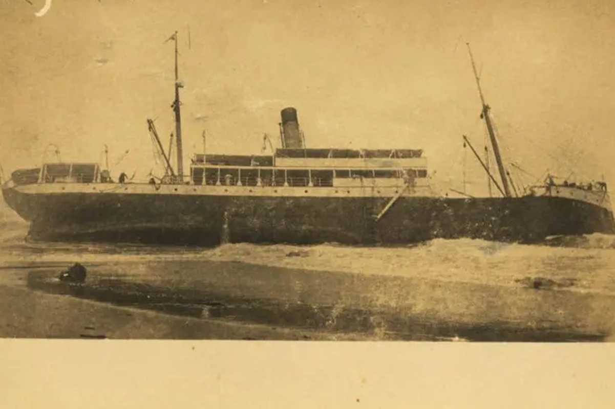 SC: naufrágio de 1893 atrapalha manobras em porto e será retirado