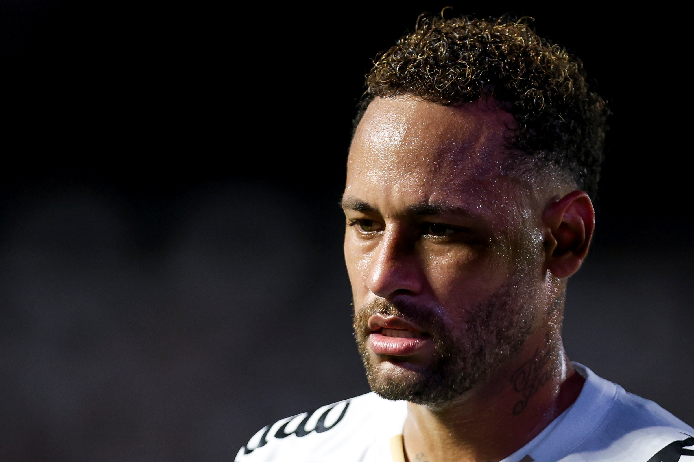 Neymar debocha de jornalista após desafio para x1: "Está falando ainda?"