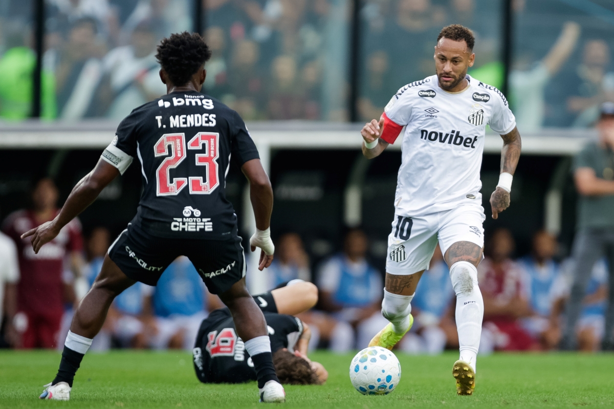 Neymar esclarece relação com Thiago Mendes após vitória do Santos