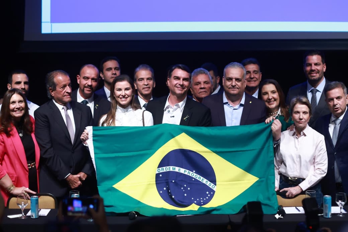 Gaspar reforça guinada de Flávio para endurecer embate com Lula - QTU Questões do Universo