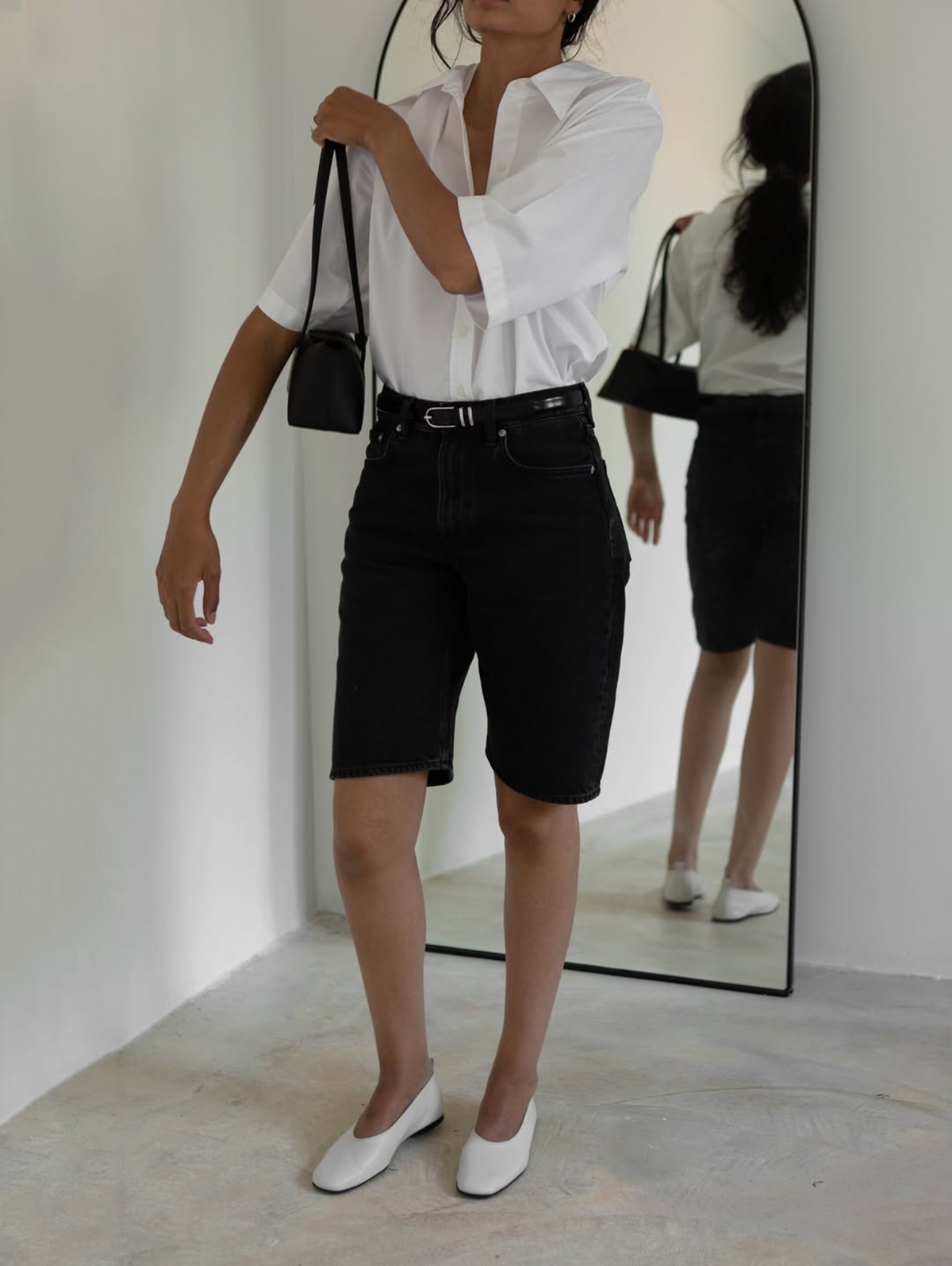 foto com cor. look com bermuda - metrópoles