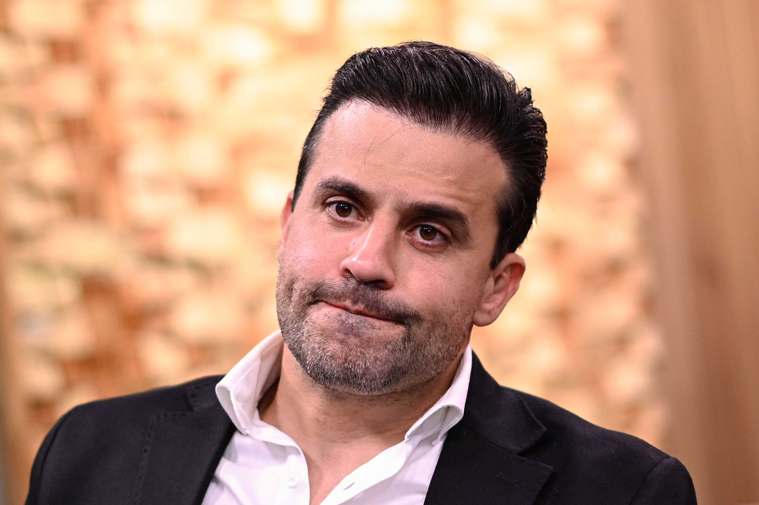 Adversários desconfiam que Flávio pode credenciar Marçal para debate
