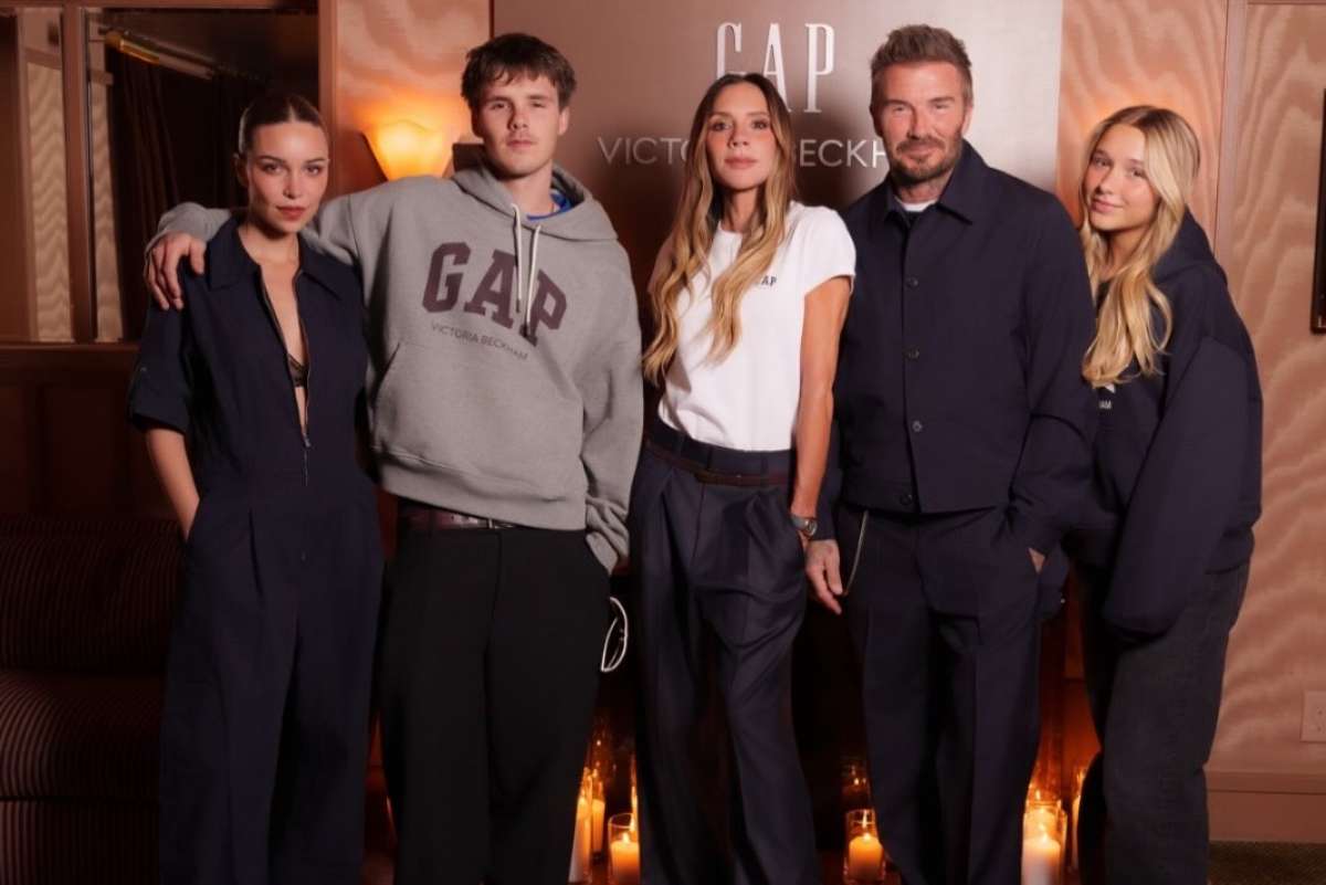 foto com cor. família beckham - metrópoles