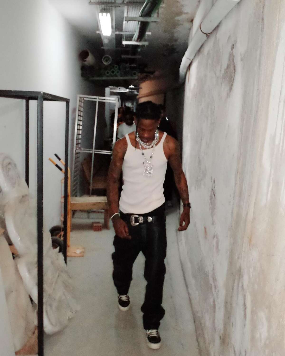 foto com cor. estilo travis scott - metrópoles