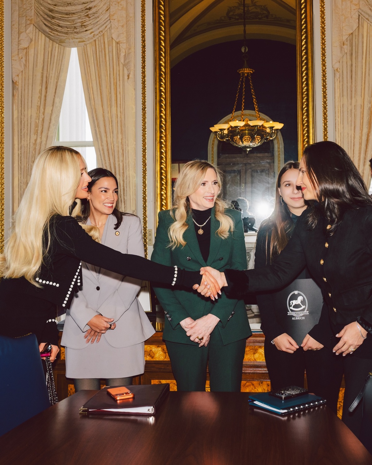 paris hilton causas sociais ativismo - metrópoles