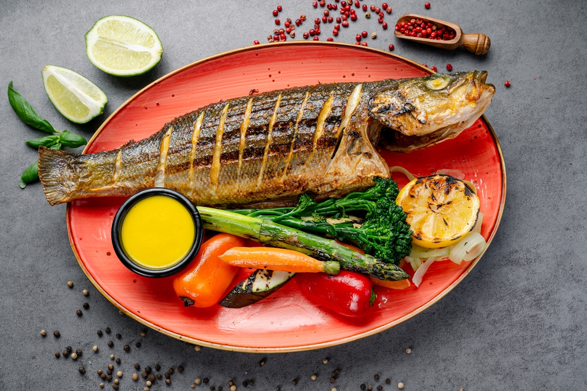 Nutri cita os 5 peixes com maior teor de gordura e os benefícios do consumo
