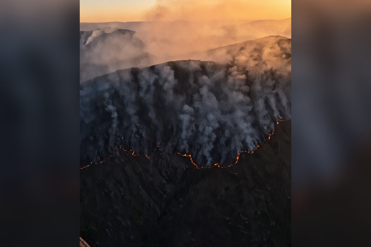 Incêndio atinge 2 mil hectares no Parque Nacional da Serra da Canastra