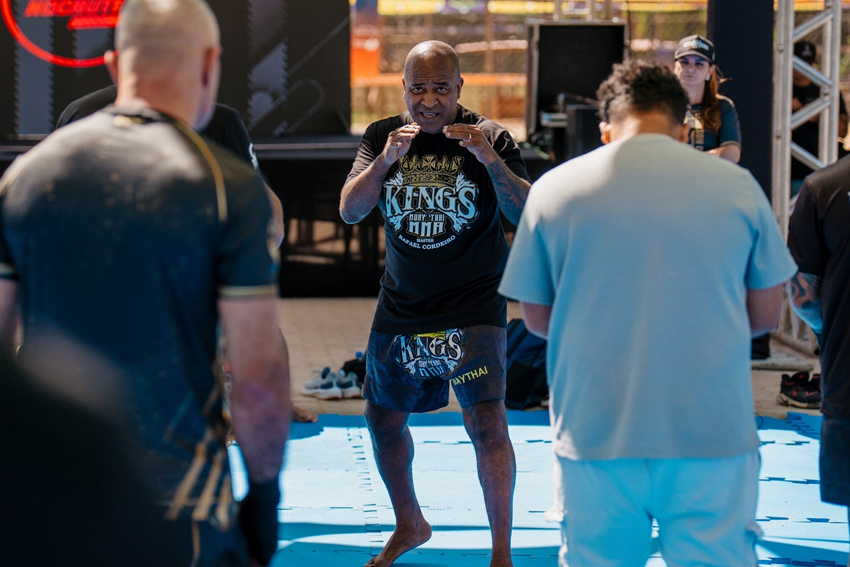 Imagem vinculada ao feed original: Treinador de lendas do UFC, Rafael Cordeiro dá seminário em Brasília