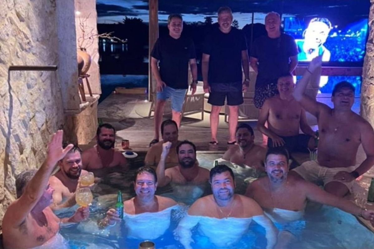 PF acha foto de parlamentares em piscina com alvo do caso INSS