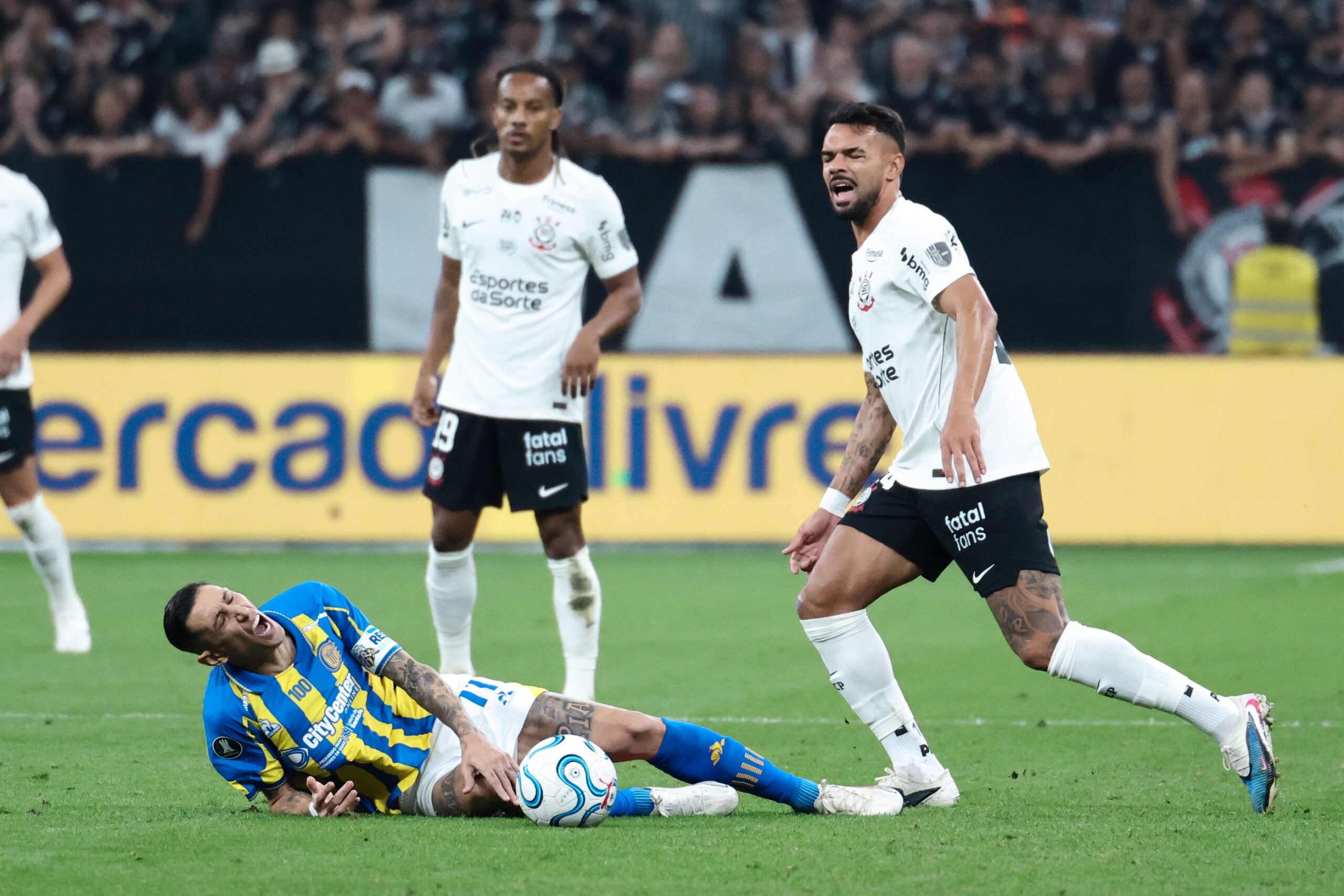 Raniele pede desculpas e admite erro por expulsão na Libertadores