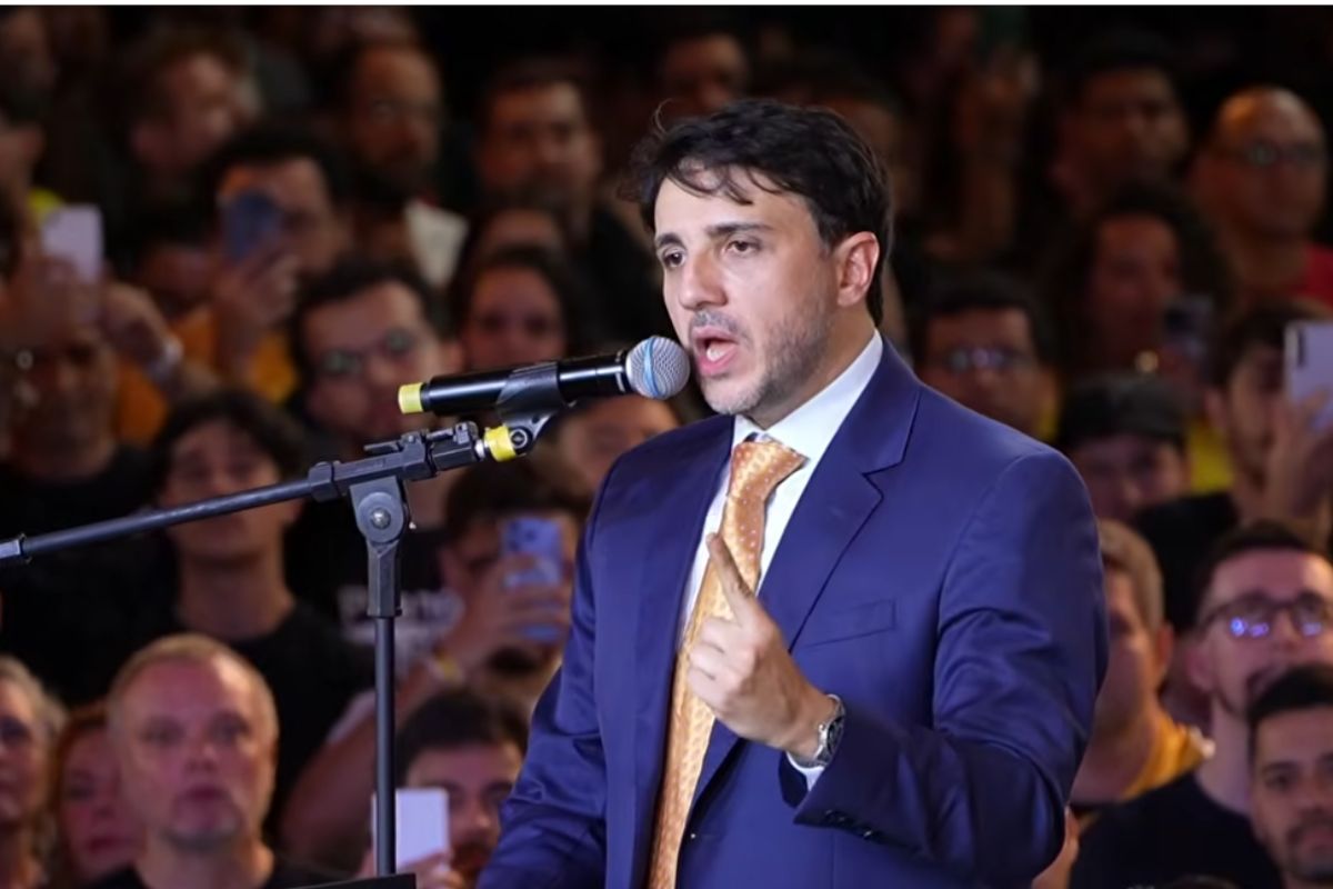 Renan Santos inicia campanha à Presidência com apoio popular de R$2 milhões