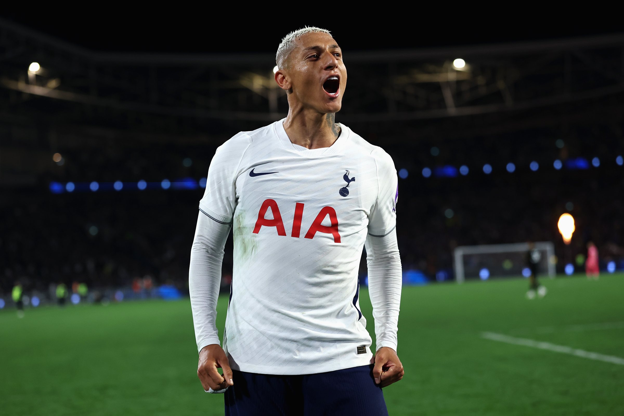 Richarlison brilha e garante vitória emocionante do Tottenham sobre o Chelsea