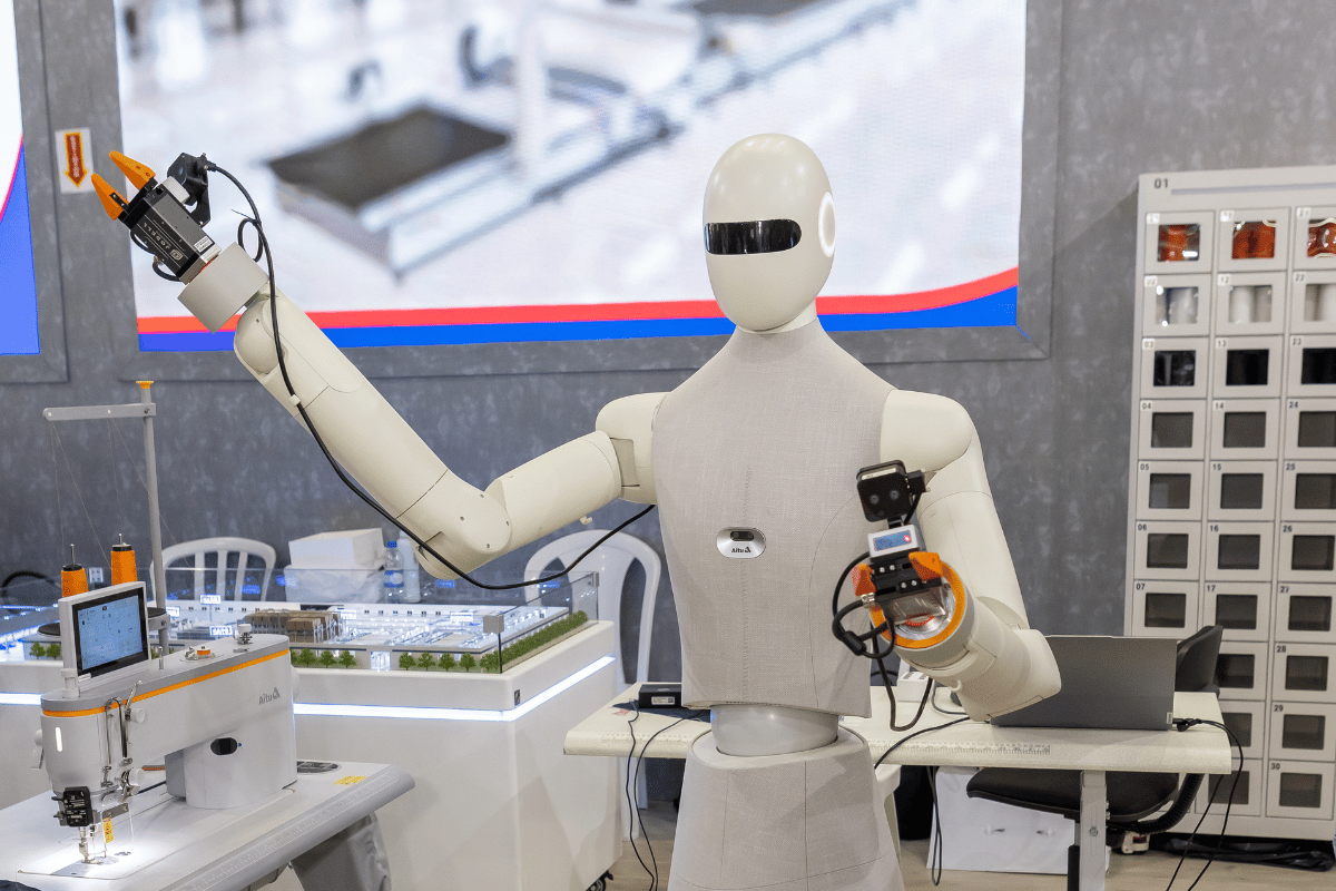 Robô costureiro usa IA para manipular tecidos de forma autônoma