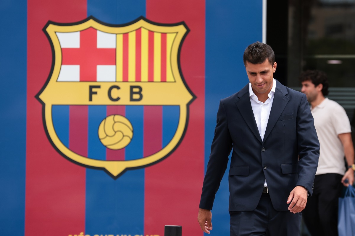 Torcedores do Barça invadem perfil errado e parabenizam Rodri; entenda
