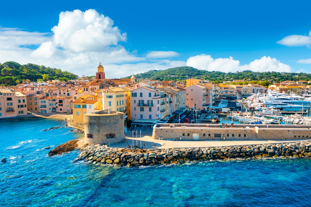 Bilionário Brasileiro Sofre Assalto Violento em Saint-Tropez