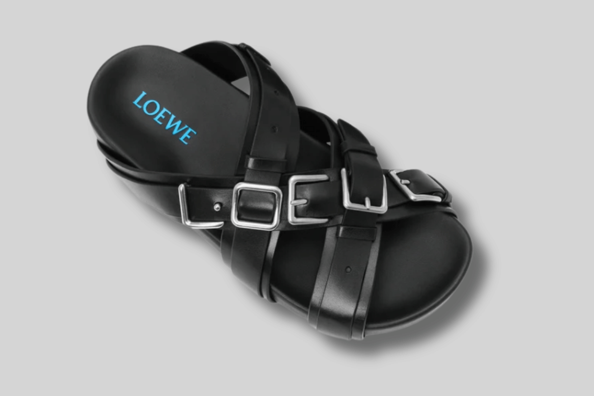 Loewe reinterpreta logo em fivelas metálicas e os clientes aprovam - QTU Questões do Universo