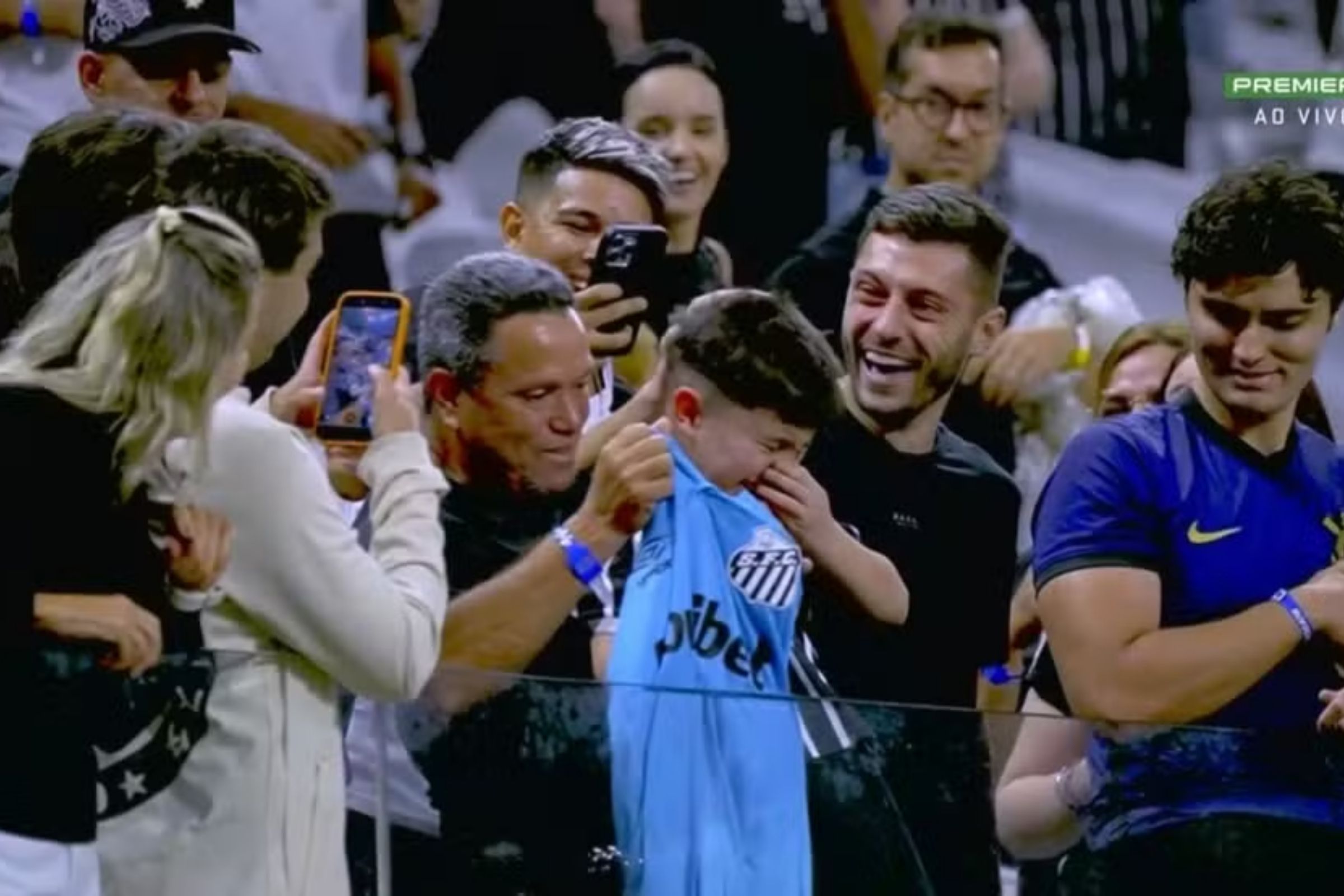 Corinthians repudia agressão contra criança que recebeu camisa de Neymar - QTU Questões do Universo