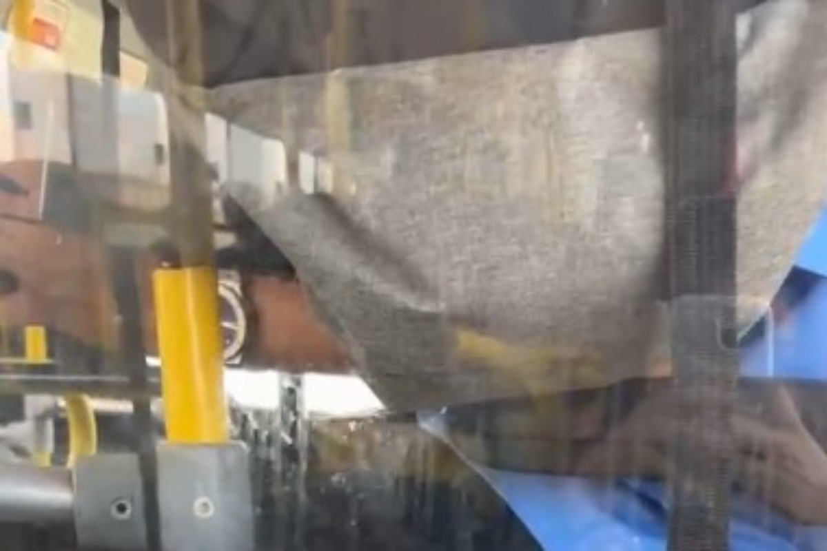 Cobrador de ônibus é flagrado em ato obsceno ao lado de adolescente