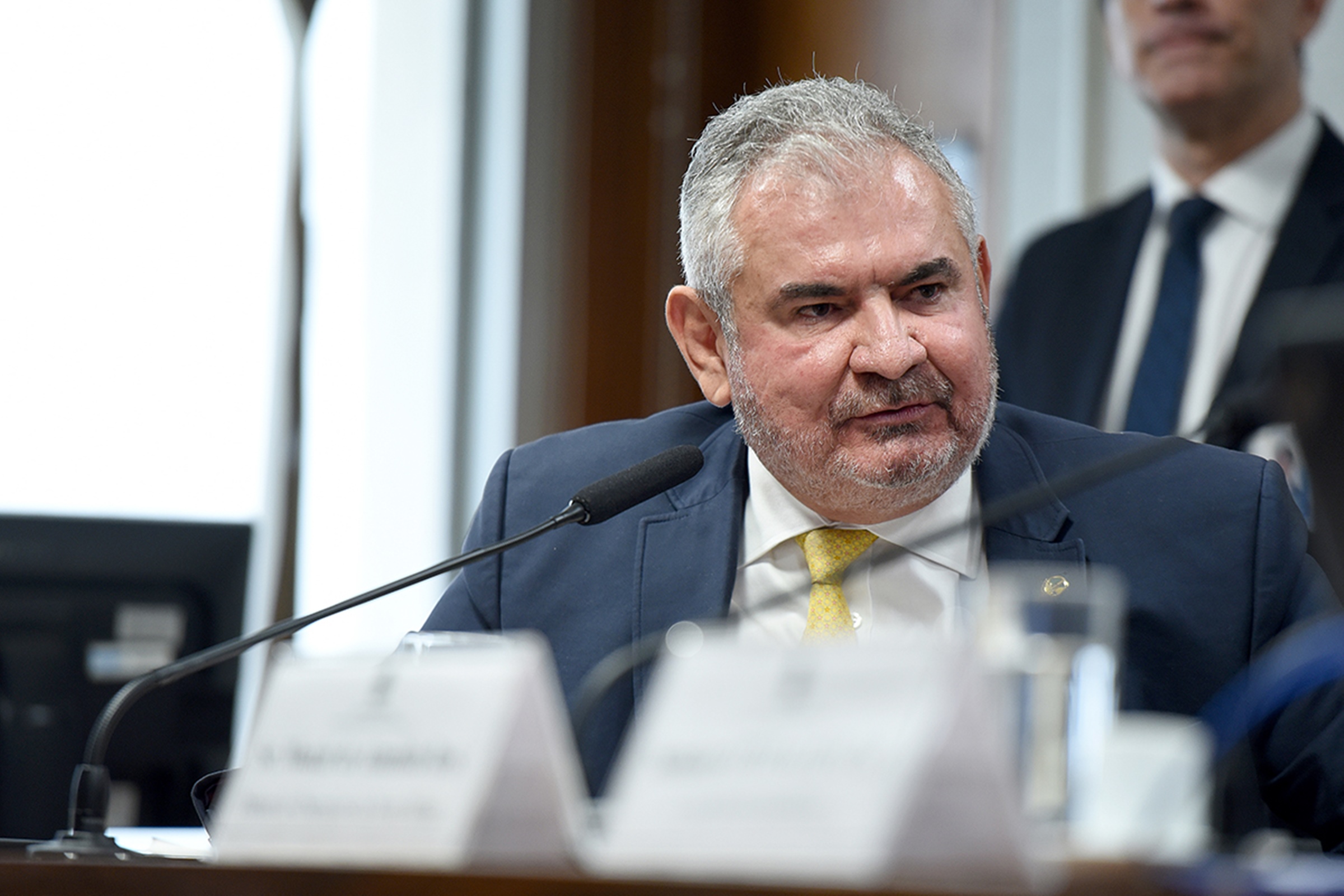 Imagem colorida do senador Ângelo Coronel