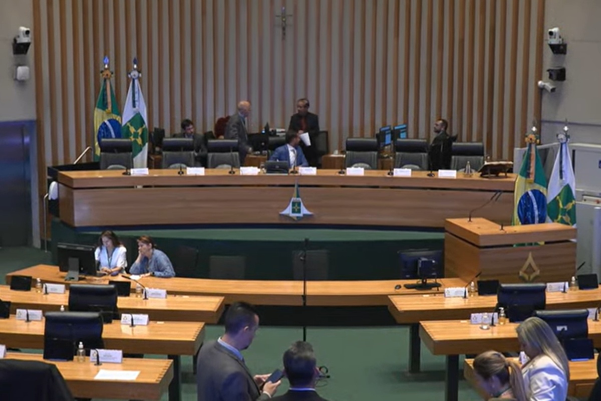 Câmara Legislativa enfrenta baixo comparecimento em sessão ordinária